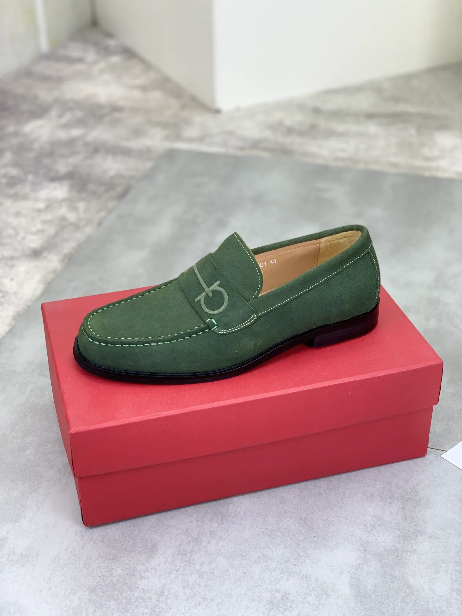 Men's Men's Shoes 💰P460💰[New Style] Water-dyed Niuli 🆘[Salvatore Ferragamo] Ferragamo's latest casual business leather shoes for men! Available at counters simultaneously! The fabric is made of specially imported original calfskin, the lining is made of imported water-dyed cowhide, and the original combination outsole is absolutely luxurious and leads the fashion trend. Matching code: 38-45; 5️⃣ colors available
